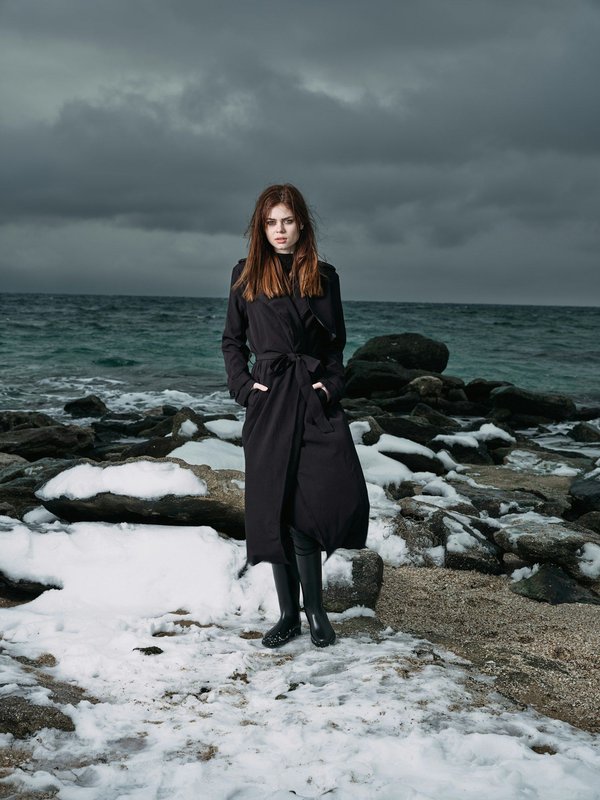Le manteau gothique, la pièce maîtresse de votre garde-robe d'hiver