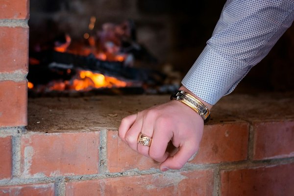 Bijoux personnalisés en or pour femme : les avantages de port et les occasions pour les mettre